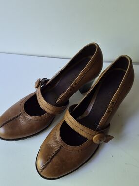 AEROSOLES Tan Brown Mary Jane Heels with Button Strap